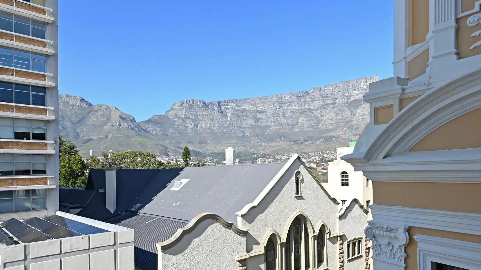 Apartment Upper City Central Balcony And Parking Cape Town