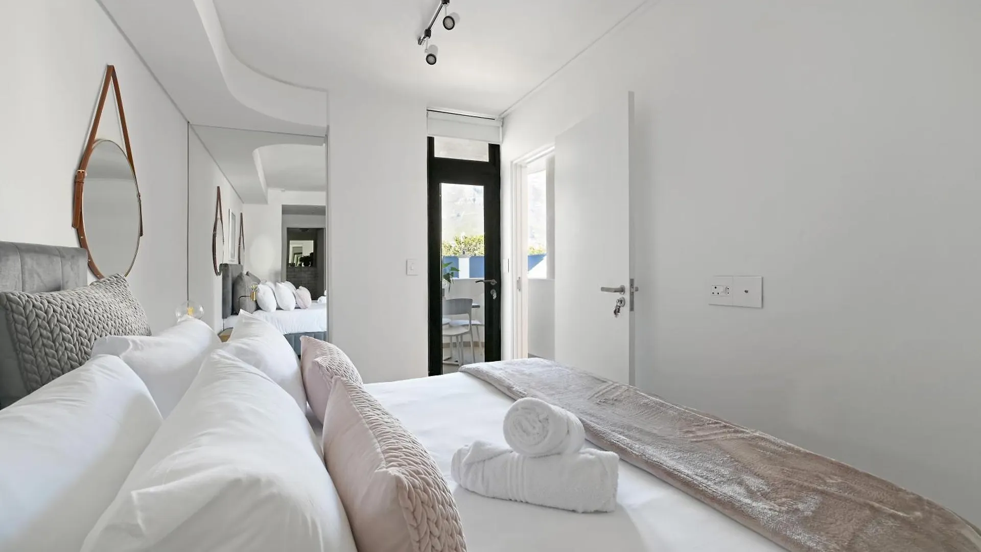 Upper City Central Balcony And Parking Cape Town Apartment